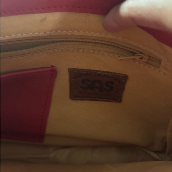 SAS hand made Red Leather Shoulder Bag - Picture 11 of 15